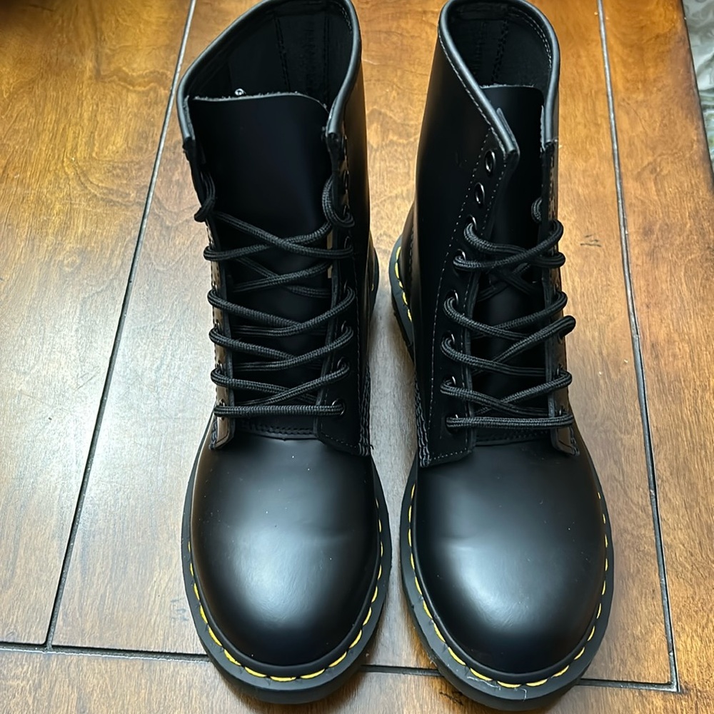 DR. MARTENS 1460 W SMOOTH LEATHER WOMEN’S 7